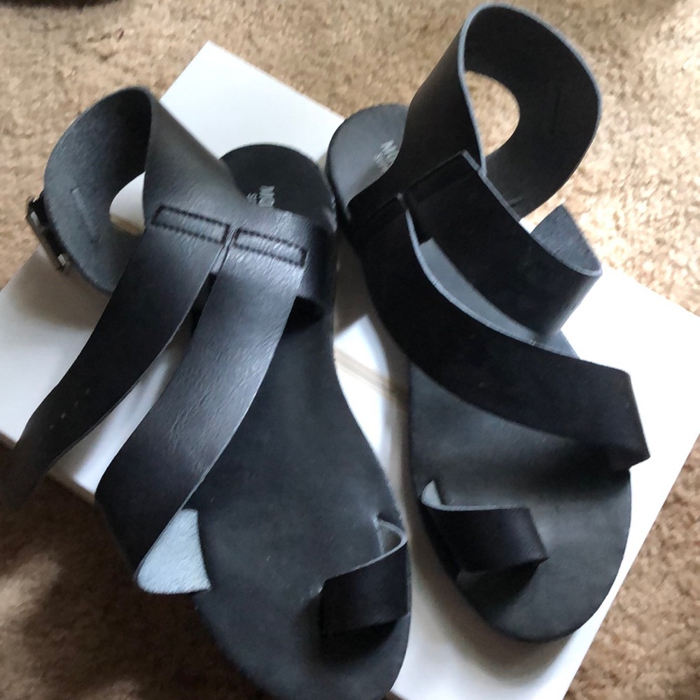 Mossimo black gladiator sandals size 8
